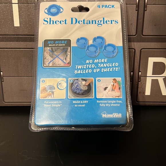 Bed Sheet Detangler Prevents Laundry Tangles and Wads in the Washer Dryer 4 Pack - Picture 2 of 4